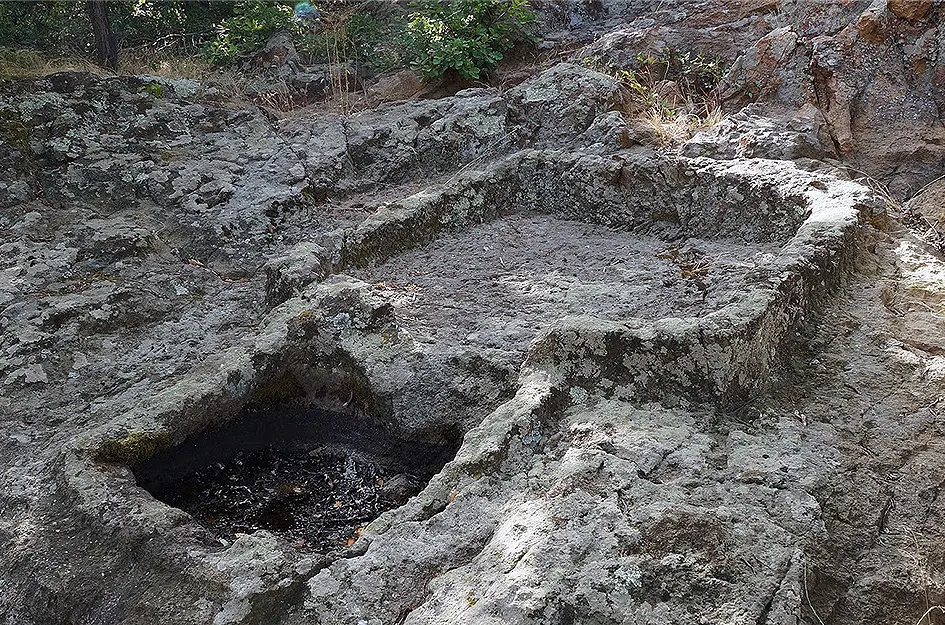 Винарските камъни (шарапана)